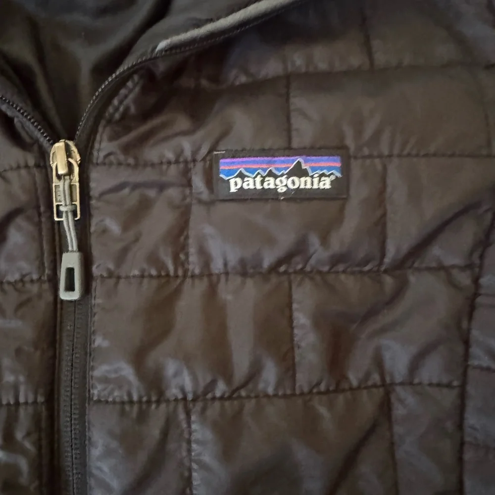 Patagonia Women's Black Puffer Jacket - Picture 6 of 10